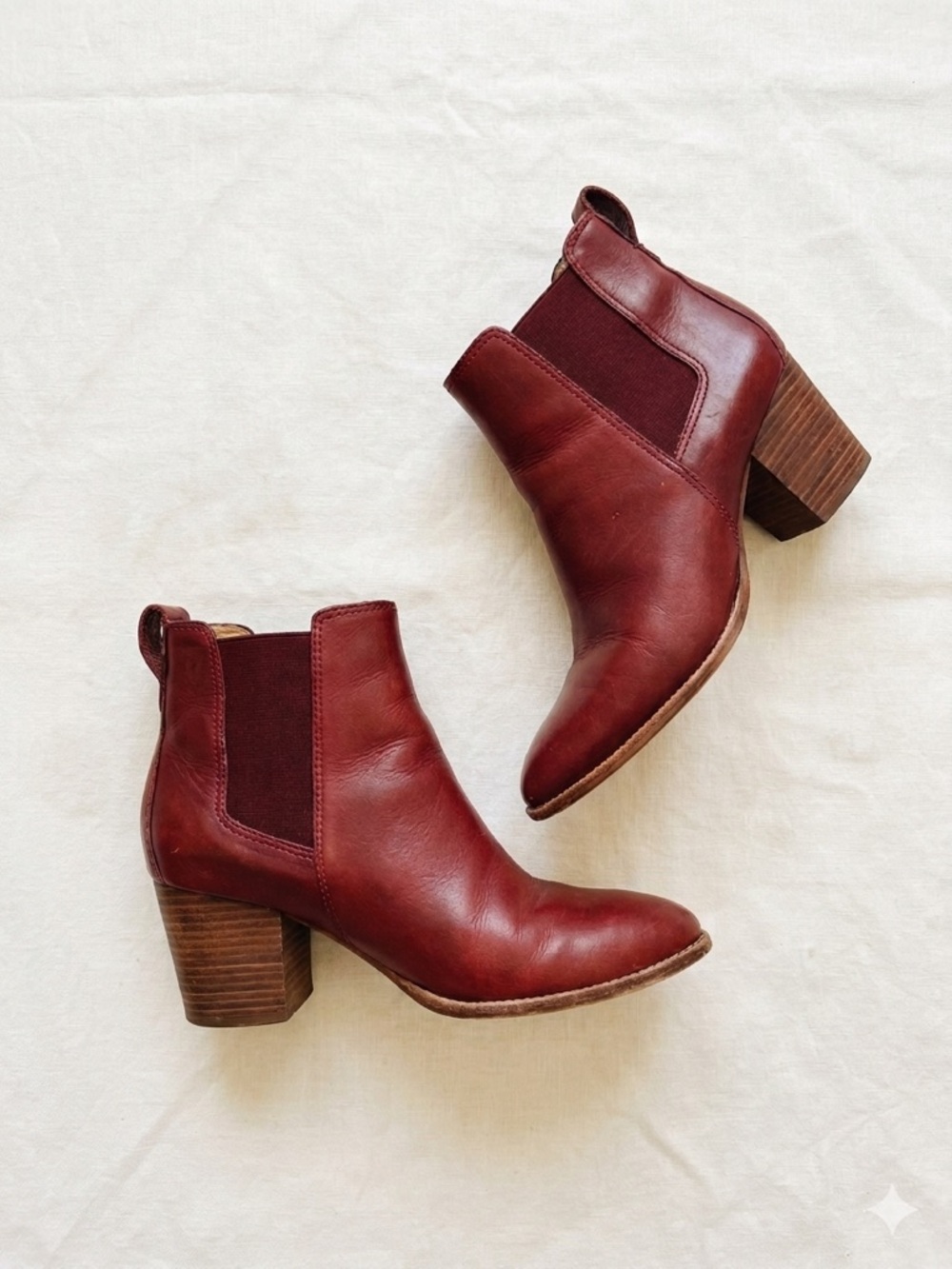 Madewell Carina Chelsea Boot in Cabernet Burgundy Leather Almond Toe - Size 7.5